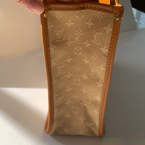 NEW! Authentic LV square bag - Picture 7 of 9